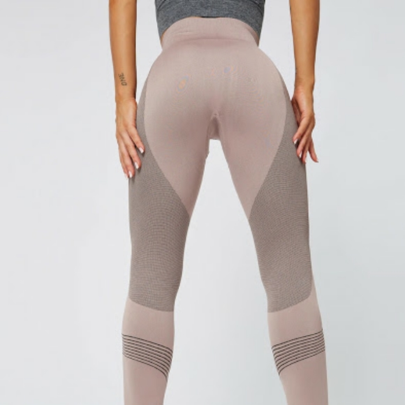 🆕 Body Shaping 3D Design Slimming Leggings - Picture 2 of 6